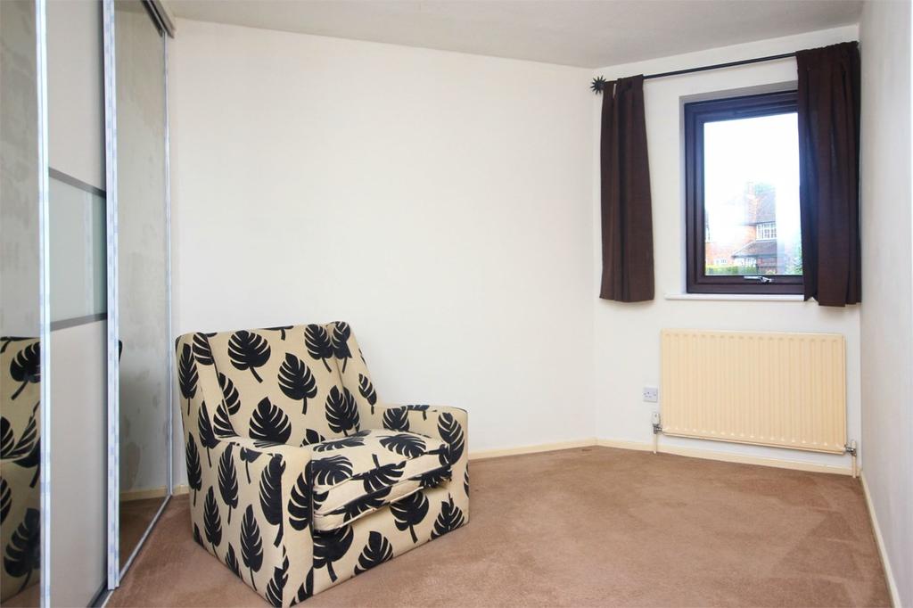 St James Court, Harpenden, AL5 2 bed apartment £1,100 pcm (£254 pw)