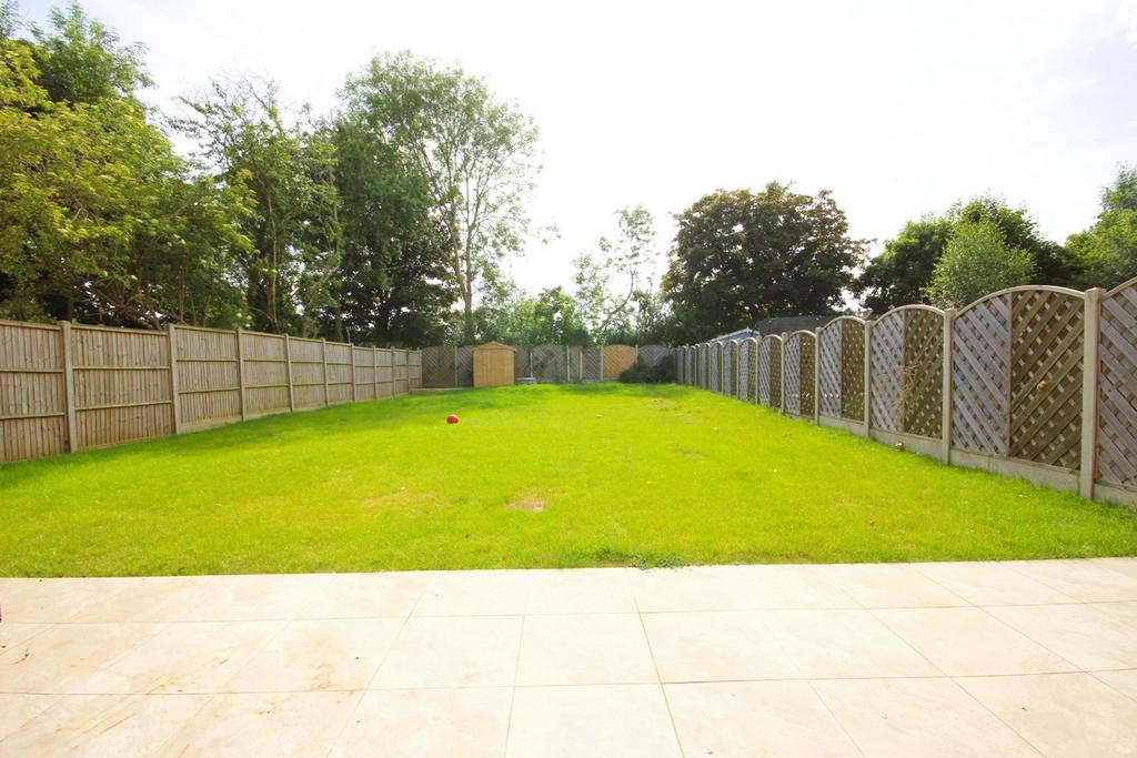Cavan Drive, St Albans, AL3 4 bed semidetached house £3,175 pcm (£733 pw)