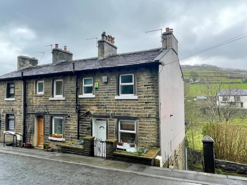 Woodhead Road, Holmbridge, Holmfirth, HD9 2NW 2 bed end of terrace