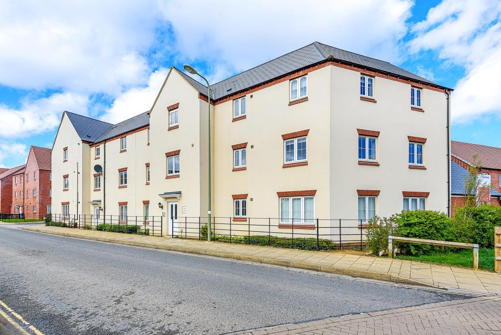 Kingsmere, Bicester, Oxfordshire, 2 bed flat £240,000