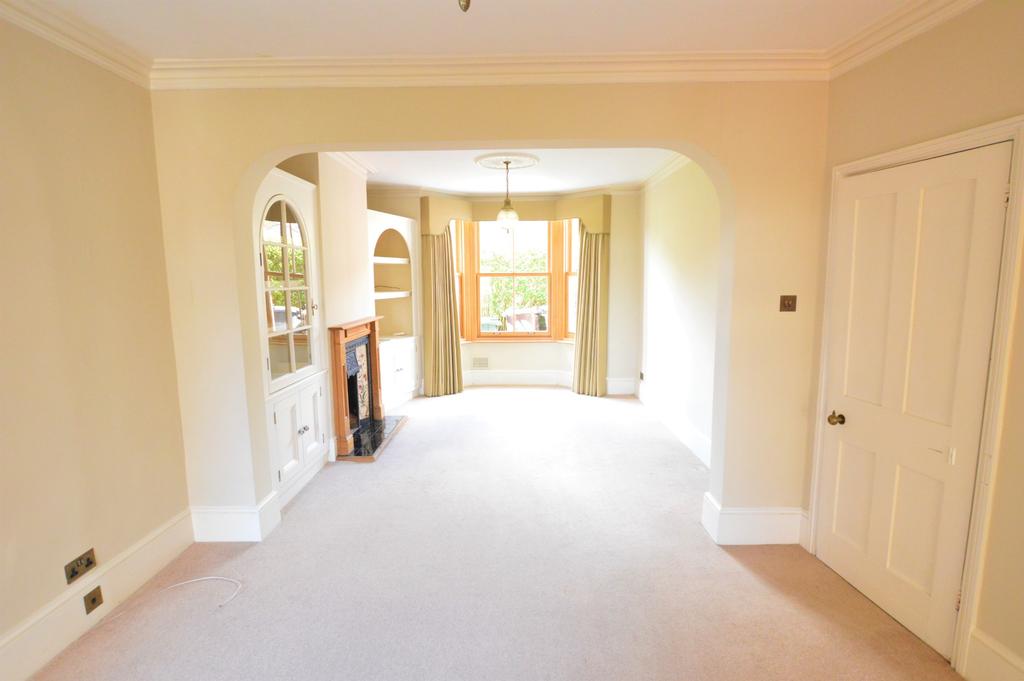 Watsons Walk, St Albans, AL1 3 bed terraced house £1,950 pcm (£450 pw)