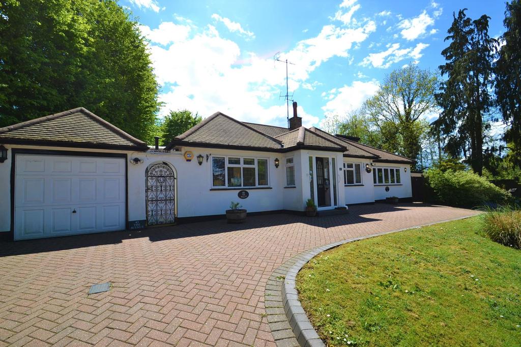 The Avenue, Radlett, Hertfordshire, WD7 7DH 3 bed bungalow £850,000