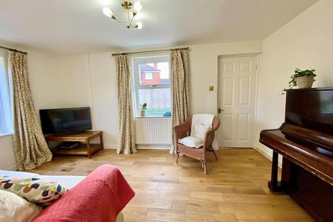7 Lower Berrycroft, Berkeley, GL13 9AE