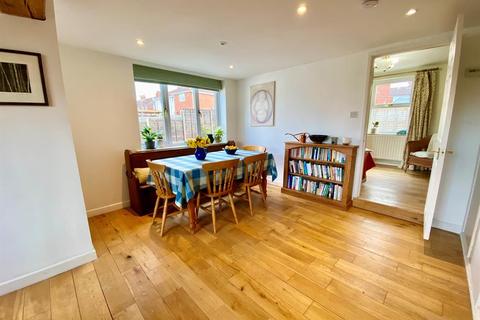 7 Lower Berrycroft, Berkeley, GL13 9AE