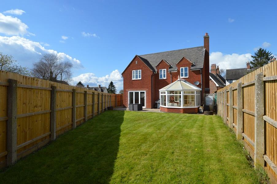 School Lane, NormantonleHeath 4 bed detached house for sale £500,000