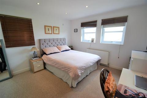 37 Bowden Close, Feltham, TW14 8SE