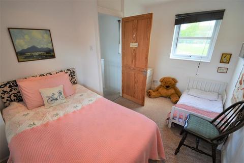 37 Bowden Close, Feltham, TW14 8SE