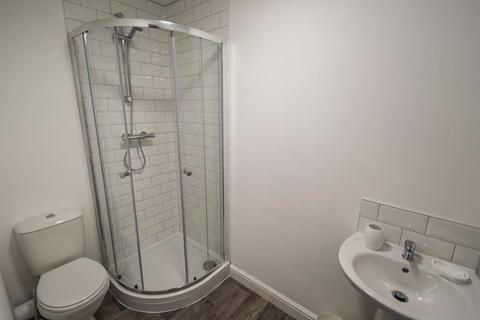 1 bedroom in a house share to rent - Room 3 6 Bradford Road, Shipley