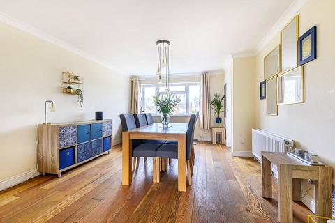 12 Burnt Common Close, Ripley, Woking, GU23 6HH