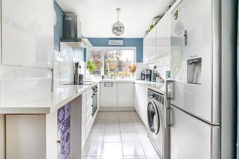 12 Burnt Common Close, Ripley, Woking, GU23 6HH