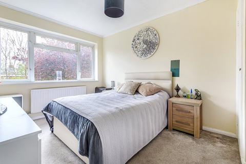 12 Burnt Common Close, Ripley, Woking, GU23 6HH