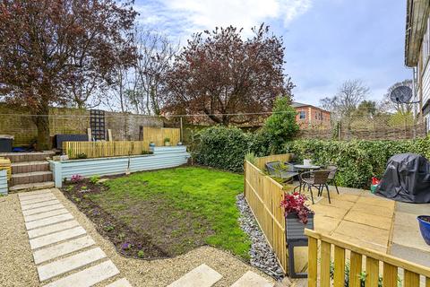 12 Burnt Common Close, Ripley, Woking, GU23 6HH