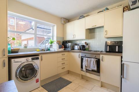 3 bedroom terraced house to rent, Headley Close, Alresford, Hampshire, SO24