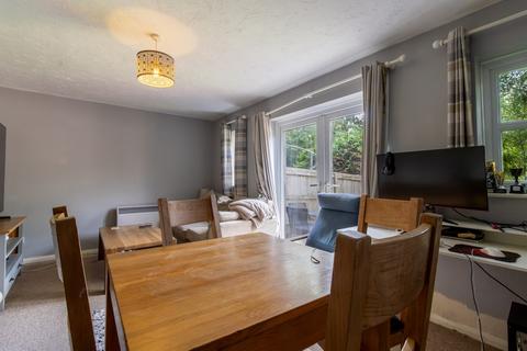 3 bedroom terraced house to rent, Headley Close, Alresford, Hampshire, SO24
