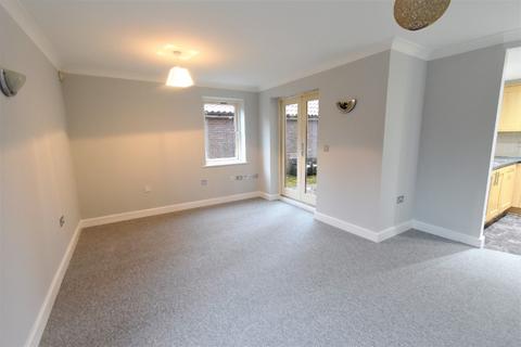 2 bedroom flat to rent, Thwaite Street, Cottingham, HU16