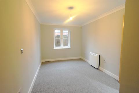 2 bedroom flat to rent, Thwaite Street, Cottingham, HU16