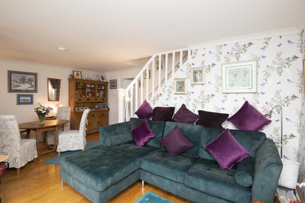 Glen Shee, East Kilbride G74 3 bed end of terrace house £187,000