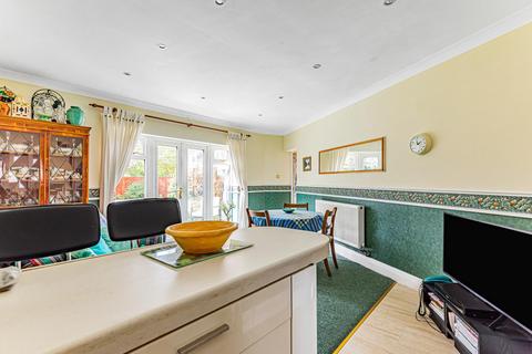 22 Carisbrooke Road, Bromley, BR2 9NJ