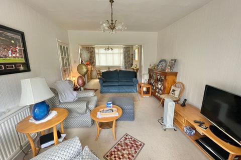 3 bedroom semi-detached house for sale - Oaklands Drive, Westone, Northampton NN3 3JN