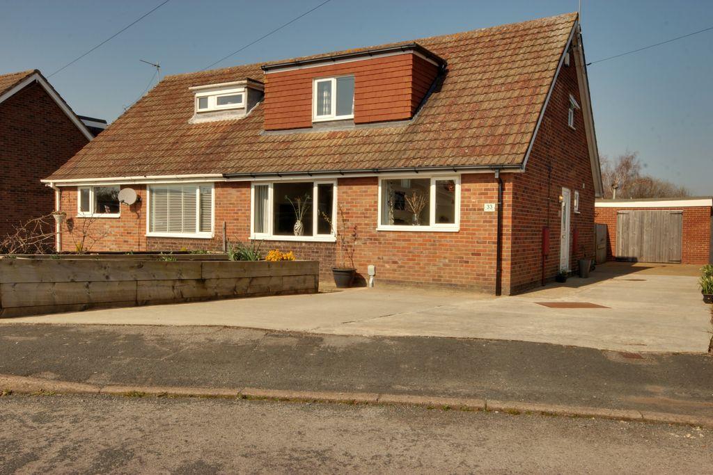 St Pauls Way, Tickton, Beverley HU17 9RW 3 bed semidetached house £