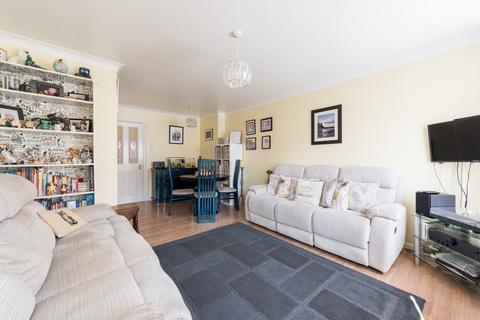 10 Dakota Gardens, London, E6 5YT