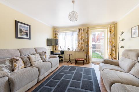 10 Dakota Gardens, London, E6 5YT