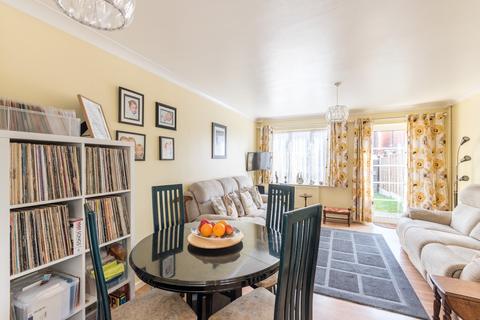 10 Dakota Gardens, London, E6 5YT