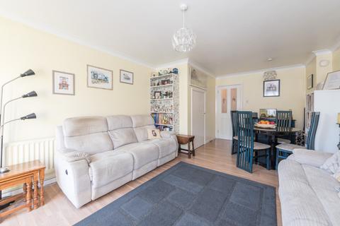 10 Dakota Gardens, London, E6 5YT