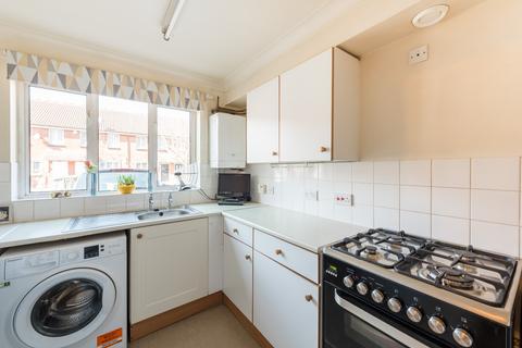 10 Dakota Gardens, London, E6 5YT