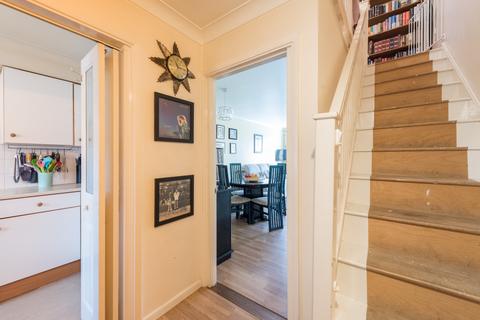 10 Dakota Gardens, London, E6 5YT