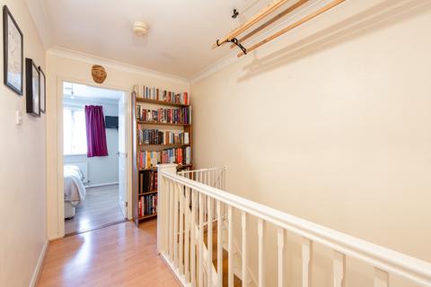 10 Dakota Gardens, London, E6 5YT