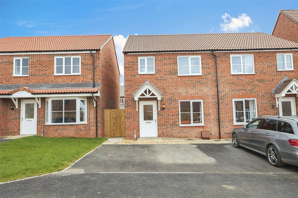 Heron Crescent, Melton Mowbray... 3 bed semidetached house £265,000