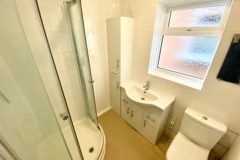 7 Avenue Close, Romford, RM3 0SX