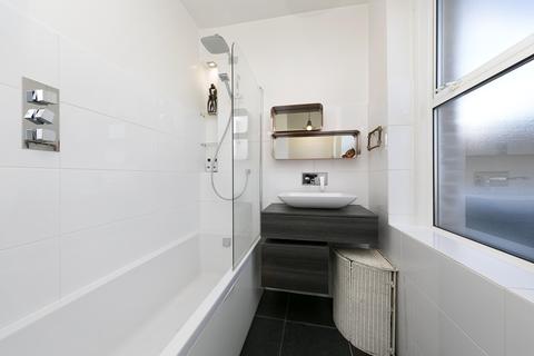 2 bedroom apartment for sale - Heath Road, Twickenham, UK, TW1