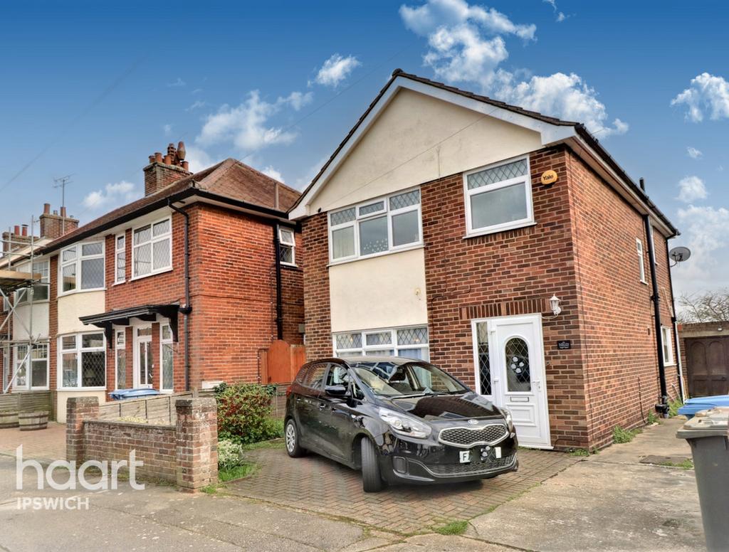 Kelvin Road, Ipswich 3 bed detached house £300,000