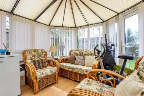 2 Grenville Way, Thame, OX9 3YP