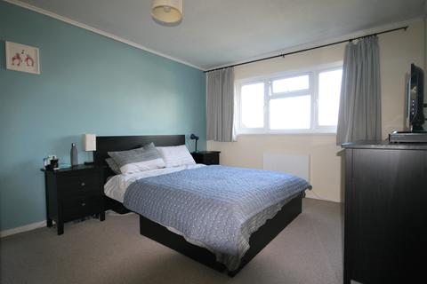 2 bedroom maisonette for sale - Cheriton Close, London W5