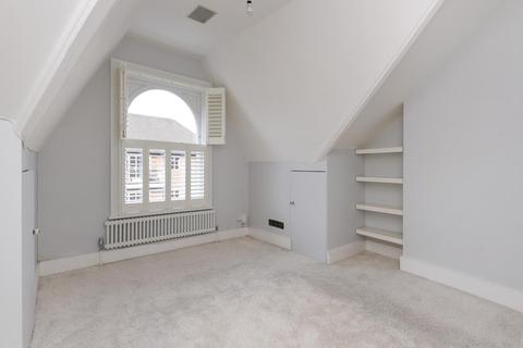 2 bedroom flat for sale - Broomwood Road, Battersea