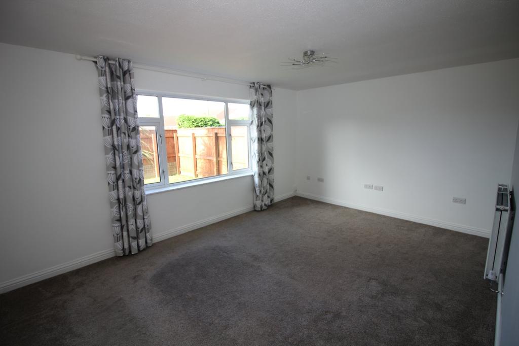 Church Hayes Drive, Nailsea, Bristol... 3 bed semidetached house £1,200 pcm (£277 pw)