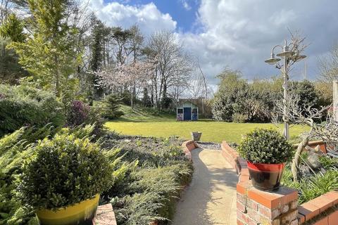 Salmons Leap Beccles Road, Barnby, Beccles, NR34 7QW