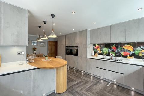 Salmons Leap Beccles Road, Barnby, Beccles, NR34 7QW