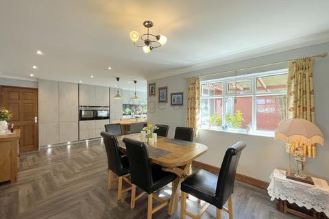 Salmons Leap Beccles Road, Barnby, Beccles, NR34 7QW