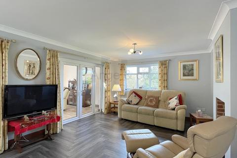 Salmons Leap Beccles Road, Barnby, Beccles, NR34 7QW
