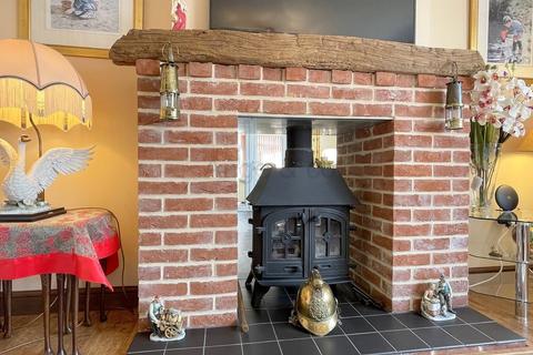 Salmons Leap Beccles Road, Barnby, Beccles, NR34 7QW