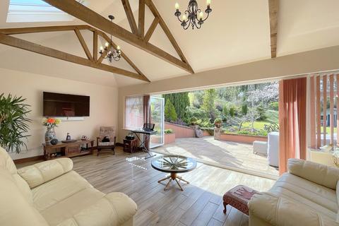 Salmons Leap Beccles Road, Barnby, Beccles, NR34 7QW