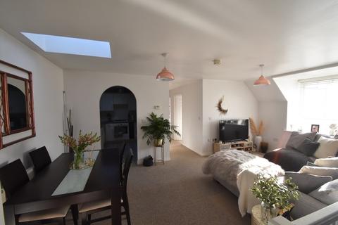 5 Queens Clos, Roche, St Austell, PL26 8FR