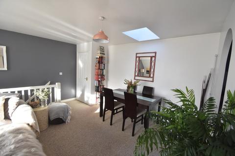 5 Queens Clos, Roche, St Austell, PL26 8FR