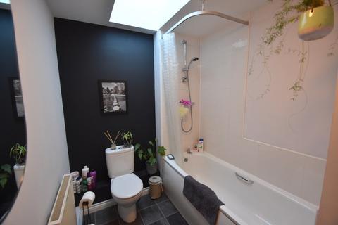 5 Queens Clos, Roche, St Austell, PL26 8FR