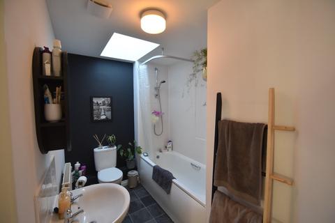5 Queens Clos, Roche, St Austell, PL26 8FR