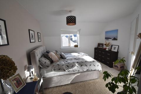 5 Queens Clos, Roche, St Austell, PL26 8FR